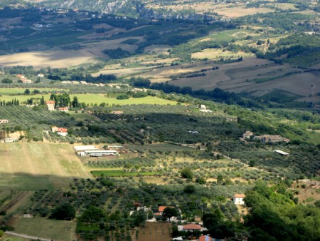 Fetore da letamaie a ridosso delle abitazioni